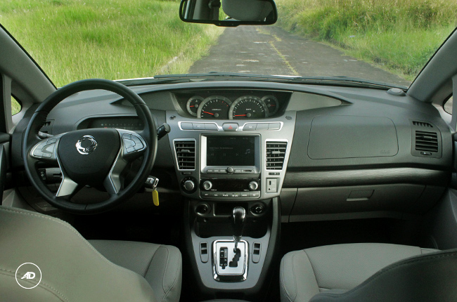 2018 SsangYong Rodius interior