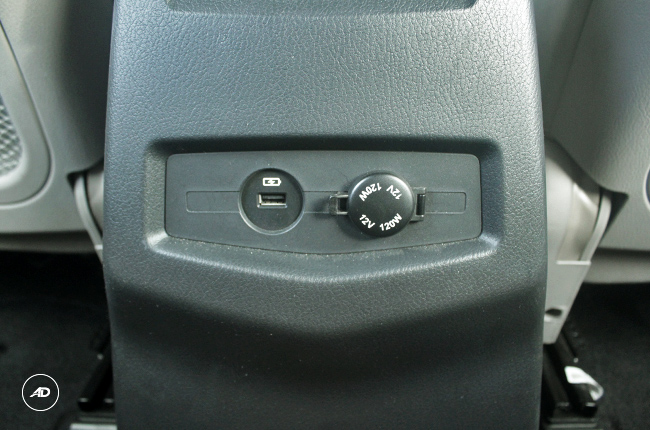 2018 Ssangyong Rodius interior