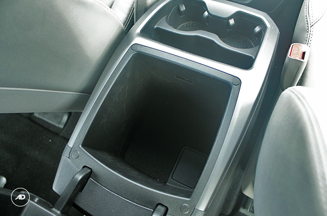 2018 Ssangyong Rodius interior