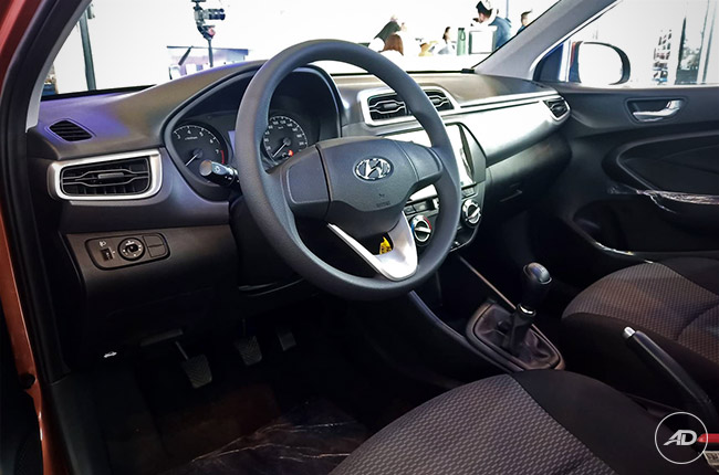 2019 Hyundai Reina interior