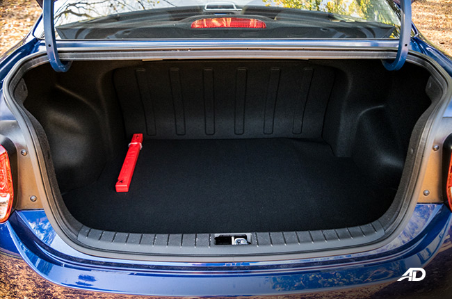 2019 Hyundai Reina interior