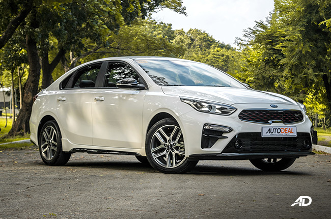2019 kia forte GT front quarter shot