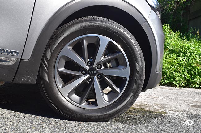 2019 Kia Sorento 18-inch wheels exterior