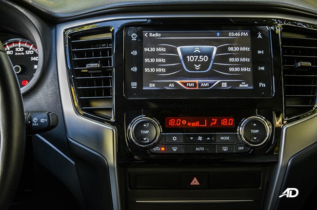 2019 Mitsubishi Strada Philippines center console 