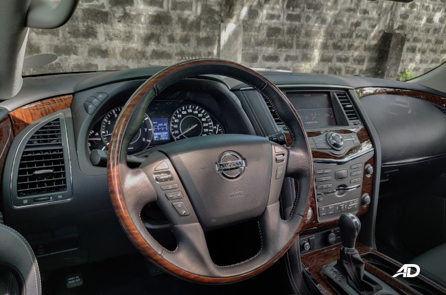 2019 Nissan Patrol steering wheel wide view