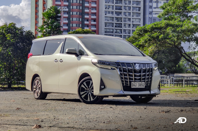 2019 Toyota Alphard front quarter