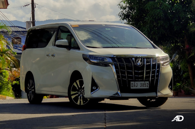 2019 Toyota Alphard Front quarter