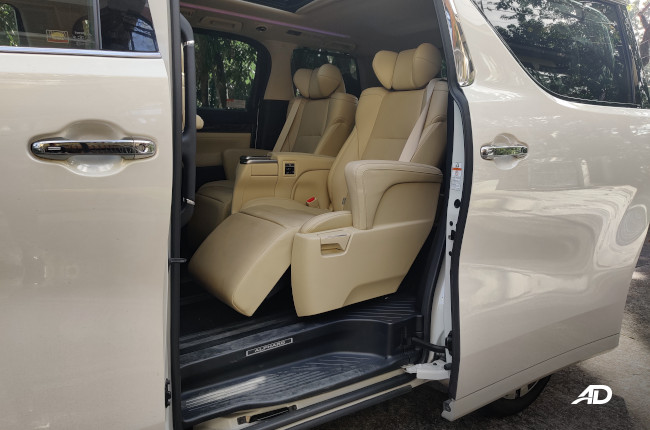 2019 Toyota Alphard Interior Captains' Chairs