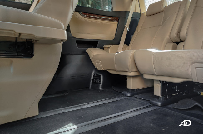 2019 Toyota Alphard rear legroom