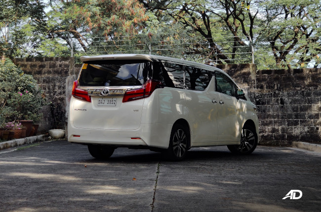 2019 Toyota Alphard rear quarter