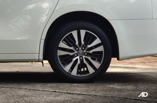 2019 Toyota Alphard rear wheels