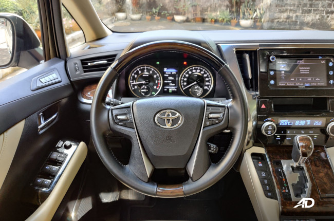 2019 Toyota Alphard steering wheel