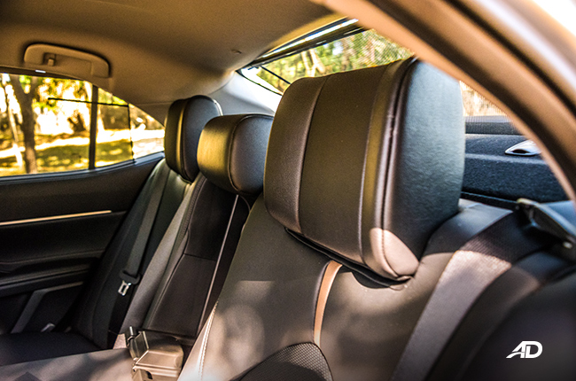 2019 Toyota Camry butterfly headrest