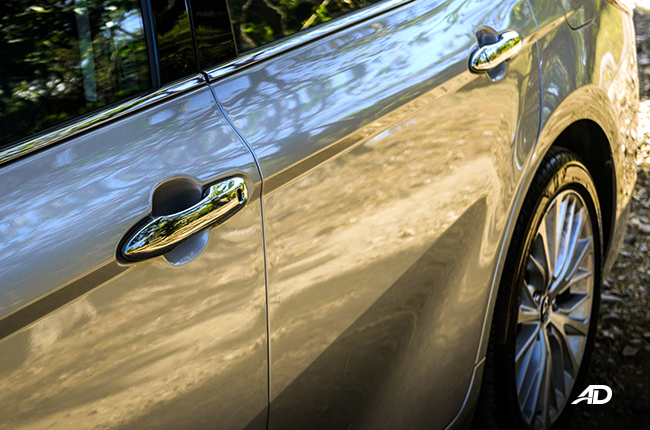 2019 Toyota Camry contour lines