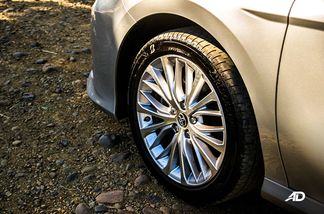 2019 Toyota Camry wheels