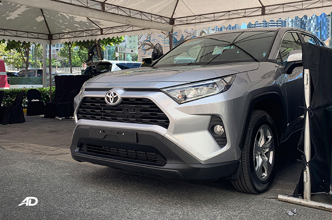 2019 Toyota RAV4 front