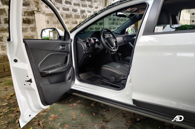 2020 Chery Tiggo 2 Philippines interior front legroom