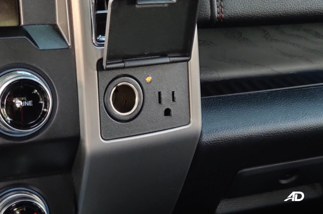 2020 Ford F-150 12 v socket and power outlet front 