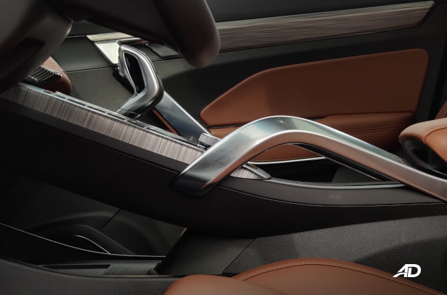 2020 Geely Azkarra  Center Console