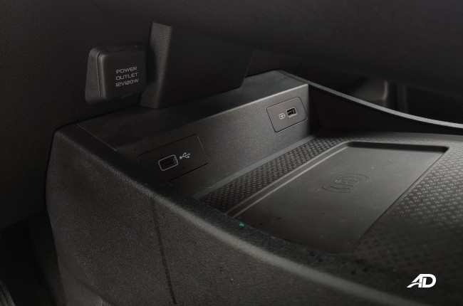 2020 Geely Azkarra Wireless Charging