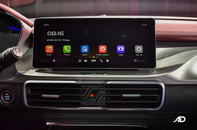 2020 Geely Coolray interior