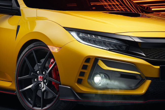2020 Honda Civic Type R exterior front clip 20-inch wheels