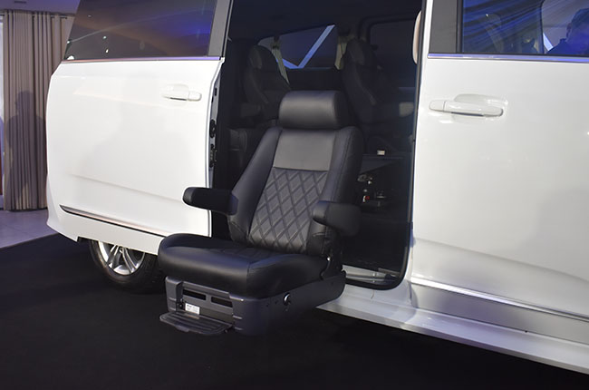 2020 Maxus G10 Assist swivel seat