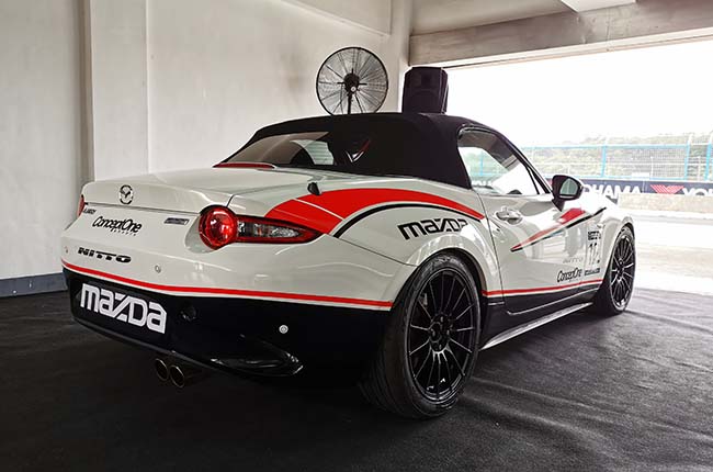 2020 Mazda Miata OMR exterior 3/4s