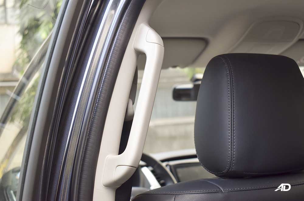 2020 Montero Sport road test grab handle