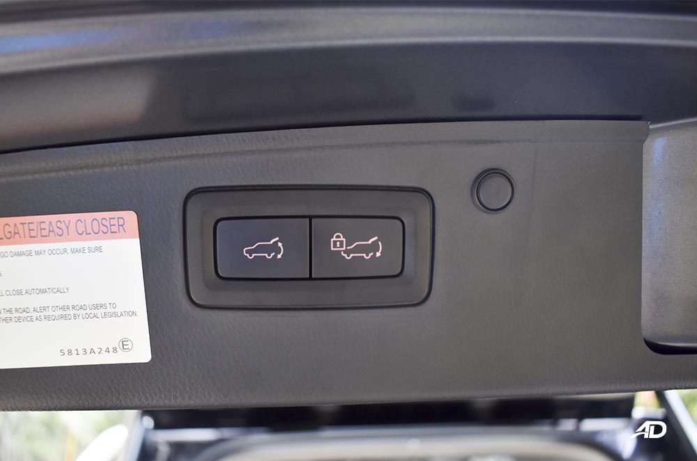 2020 Montero Sport Tailgate buttons