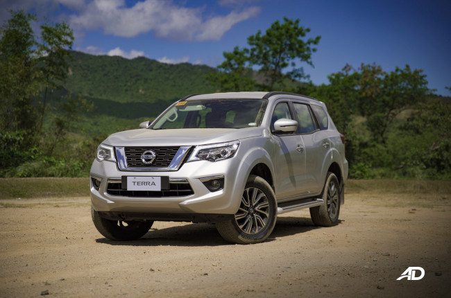 2020 Nissan Terra 4x2 VL Exterior Front Quarter