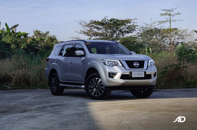 2020 Nissan Terra 4x2 VL Exterior Front Quarter