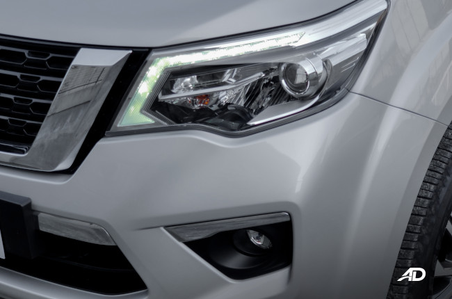 2020 Nissan Terra 4x2 VL Exterior Headlights