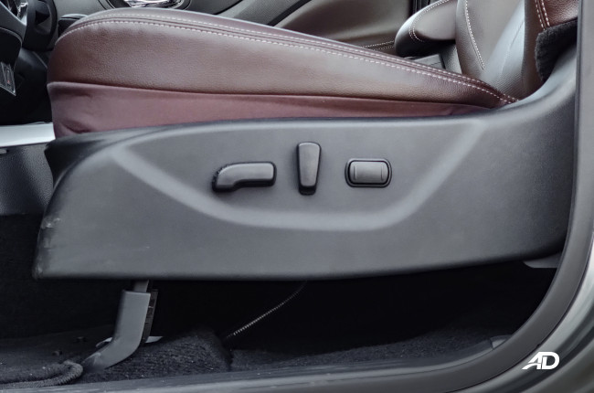 2020 Nissan Terra 4x2 VL Interior power seat controls
