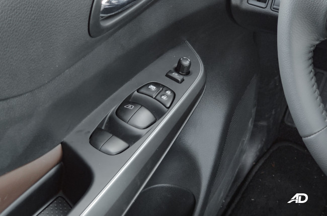 2020 Nissan Terra 4x2 VL Interior window switches