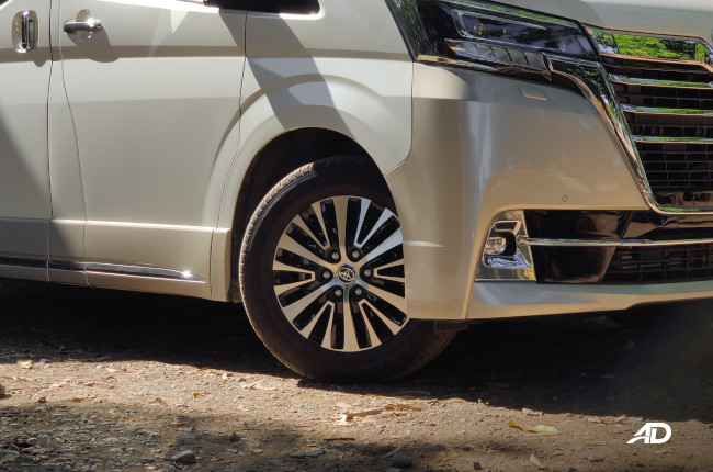 2020 Toyota Hiace Super Grandia Elite Exterior 17 Inch wheels