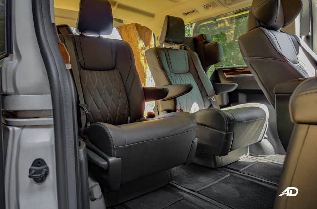 2020 Toyota Hiace Super Grandia Interior 3rd Row Captains' Chairs 