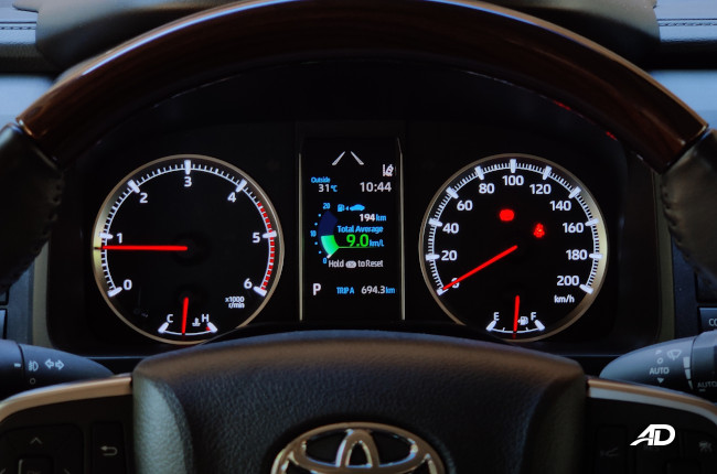 2020 Toyota Hiace Super Grandia Interior Gauge Cluster