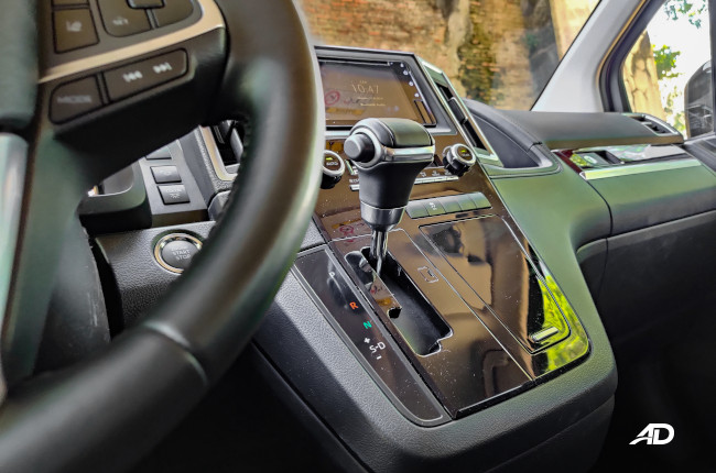 2020 Toyota Hiace Super Grandia Interior Gear Lever