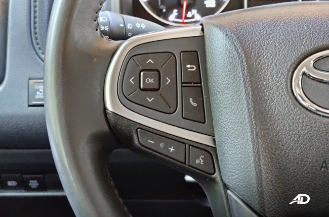 2020 Toyota Hiace Super Grandia Interior Steeringwheel Controls