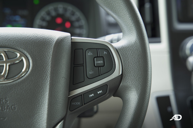 20202 Toyota Hiace GL Grandia Tourer cruise controls 