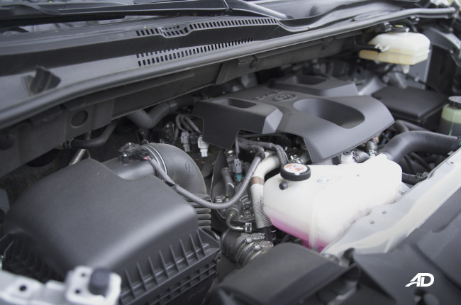 20202 Toyota Hiace GL Grandia Tourer engine