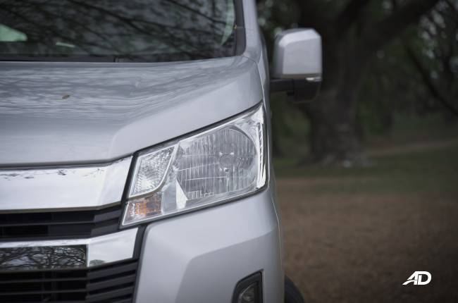 20202 Toyota Hiace GL Grandia Tourer headlights