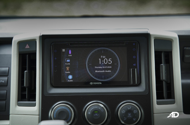 20202 Toyota Hiace GL Grandia Tourer infotainment