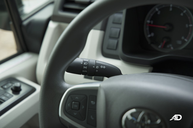 20202 Toyota Hiace GL Grandia Tourer light stalk 