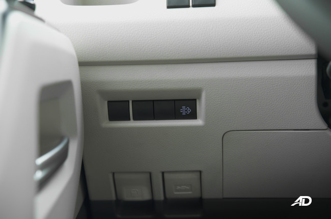 20202 Toyota Hiace GL Grandia Tourer switches