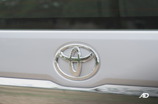 20202 Toyota Hiace GL Grandia Tourer Toyota badge