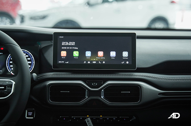 2021 Geely Okavango interior infotainment system Philippines