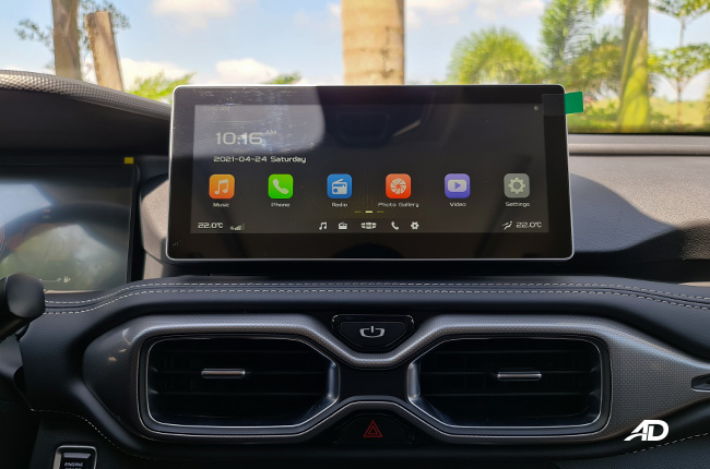 2021 Geely Okavango interior infotainment system Philippines