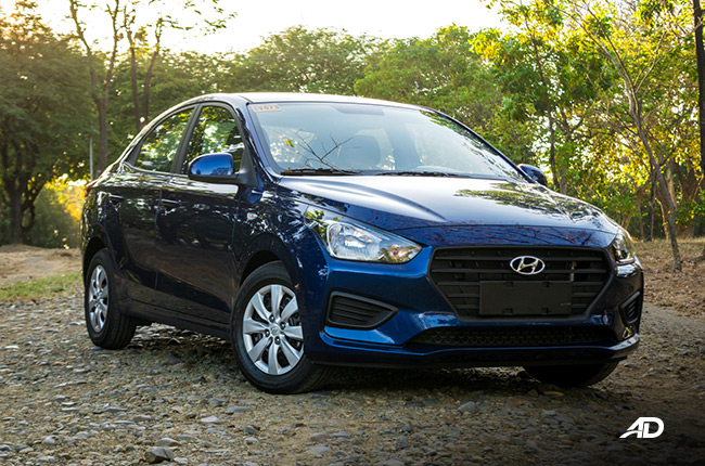 2021 Hyundai Reina exterior quarter front Philippines